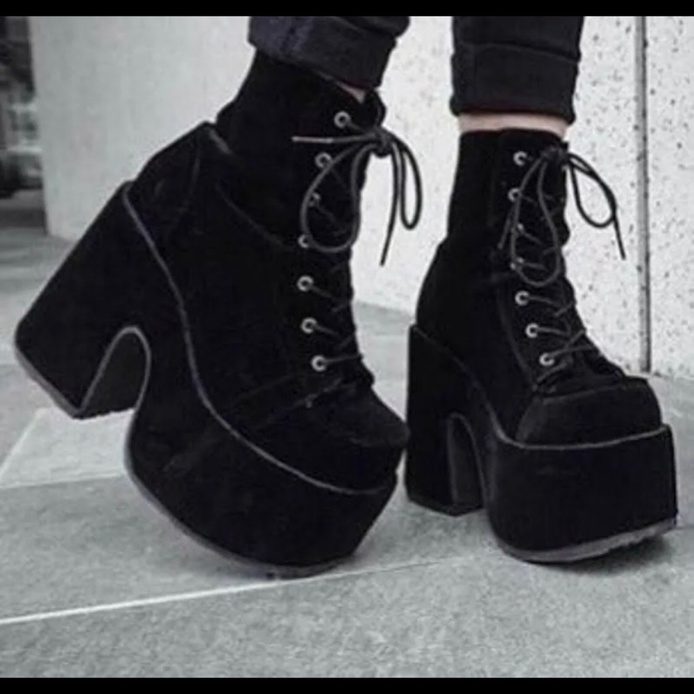 Black velvet Camel Demonia platform